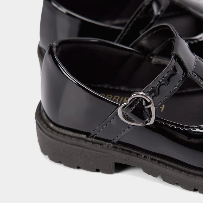 Mocassim Boneca Bebê Gabrielinha Verniz Fivela Coração Preto