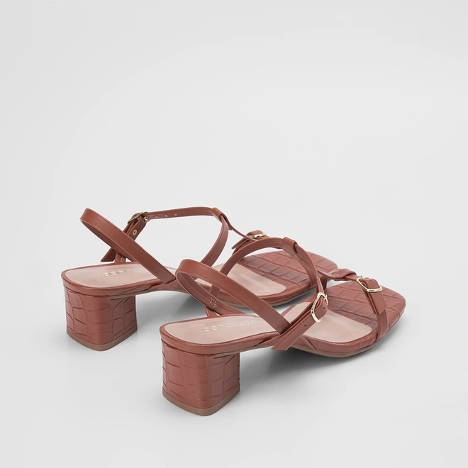 Sandália Penélope Salto Médio Slim Crocô Caramelo