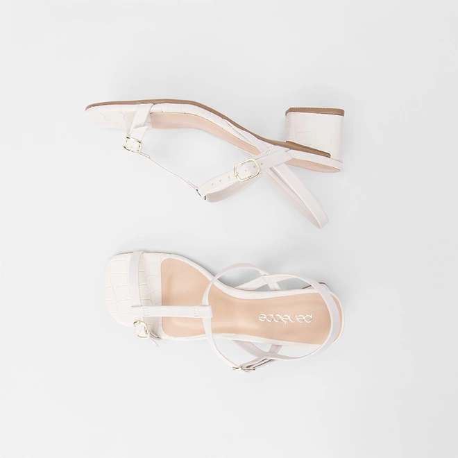 Sandália Penélope Salto Médio Slim Crocô Off White