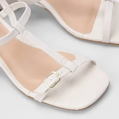 Sandália Penélope Salto Médio Slim Crocô Off White