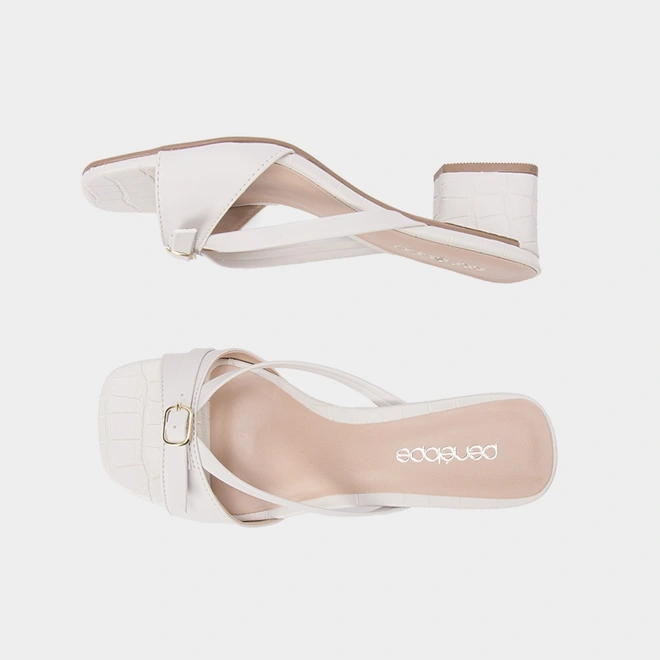 Tamanco Feminino Penélope Salto Geométrico Textura Croco Fivela Off White