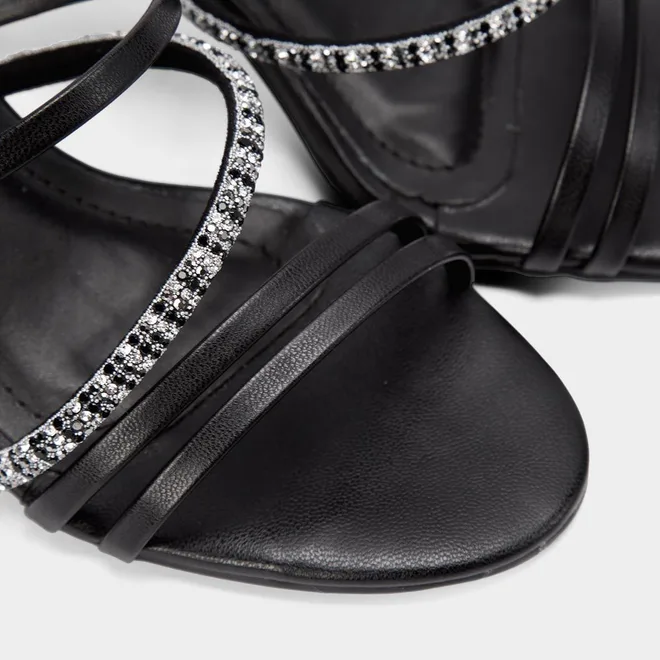 Tamanco Feminino Via Marte Salto Fino Multitiras Detalhe Strass Preto