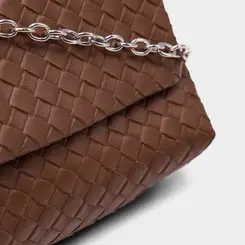 Bolsa Transversal Gabriela Pequena Tressê Alça Corrente Marrom