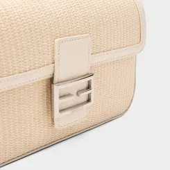 Bolsa Baguete Gabriela Pequena Ráfia Detalhe Fivela Marfim