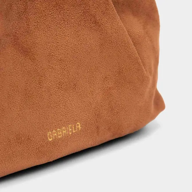 Bolsa Soft Transversal Gabriela Camurça Caramelo