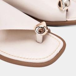 Sandália Rasteira Gabriela Enfeite Bold Off White