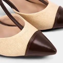 Scarpin Slingback Gabriela Salto Alto Fino Ráfia Marrom & Bege
