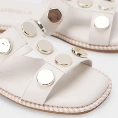 Rasteira Papete Gabriela Enfeite Metal Nickel Off White