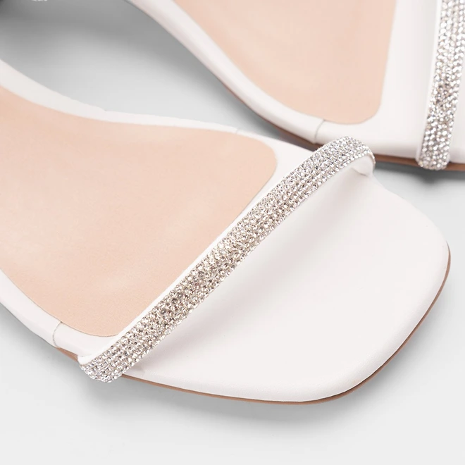 Tamanco Feminino Penélope Salto Geométrico Tiras Strass Off White