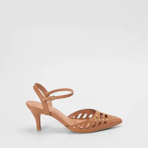 Scarpin Feminino Gabriela Salto Fino Médio Perfuros Detalhe Tachas Caramelo