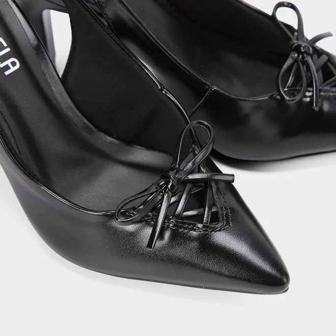 Scarpin Slingback Salto Reto Alto Detalhe Laço Preto