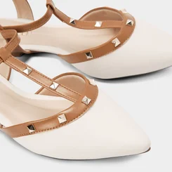 Slingback Gabriela Detalhe Recorte Tachas Off White