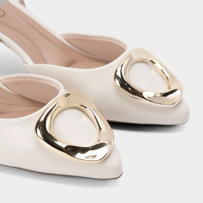 Scarpin Slingback Beira Rio Salto Médio Fino Fivela Maxi Off White