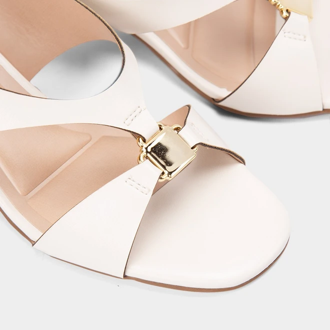 Sandália Salto Geométrico Médio Feminina Penélope Recorte Vazado Off-White