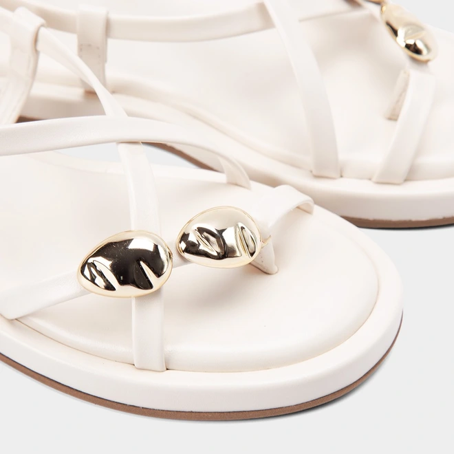 Sandália Rasteira Feminina Gabriela Detalhe Metalizado Off-White