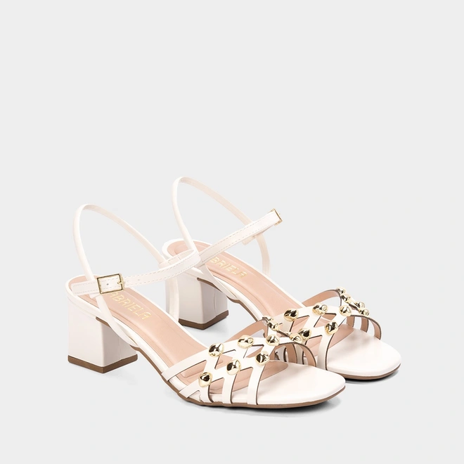 Sandália Salto Médio Bloco Gabriela Tachas Metalizadas Off White