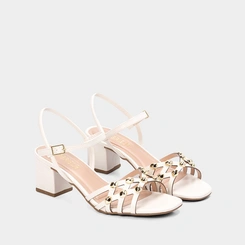 Sandália Salto Médio Bloco Gabriela Tachas Metalizadas Off White