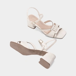 Sandália Feminina Penélope Salto Bloco Detalhe Tiras Cruzadas Off White