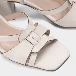 Sandália Feminina Penélope Salto Bloco Detalhe Tiras Cruzadas Off White