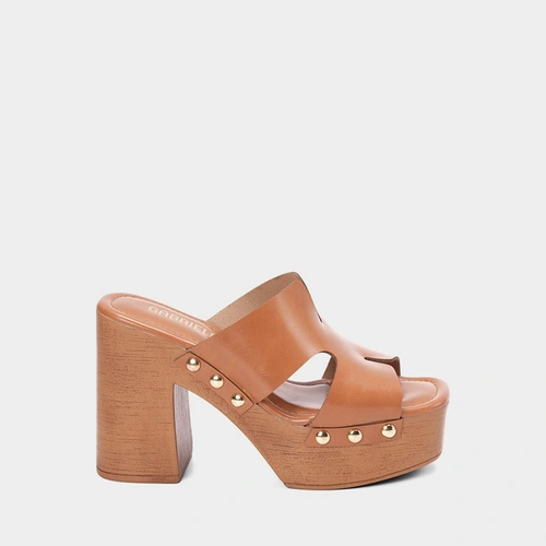 Tamanco Gabriela Plataforma Alta Tachas Marrom