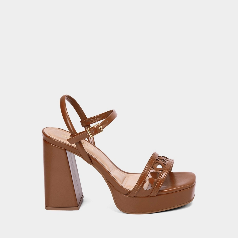 Mary　151  Sandália Gabriela Meia Pata Tira Com Recortes Caramelo