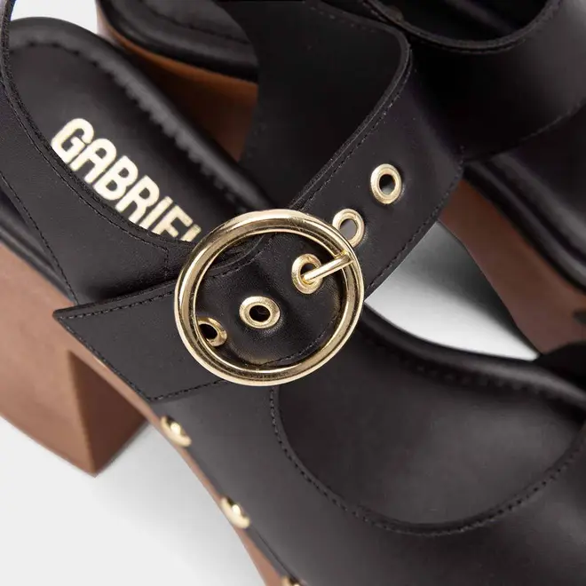 Sandália Feminina Gabriela Meia Pata Detalhes Tachas & Fivela Preto