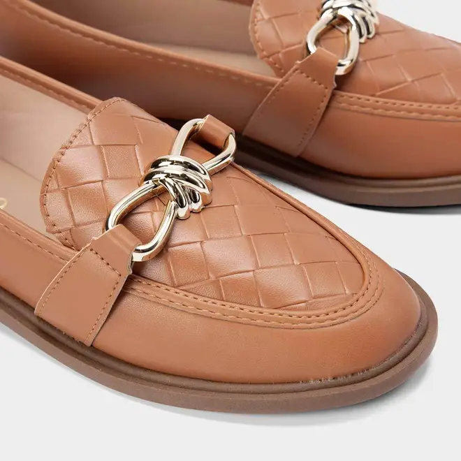 Mocassim Gabriela Detalhe Fivela Matelassê Caramelo