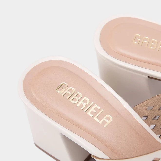 Tamanco Feminino Gabriela Salto Bloco Perfuros Off White
