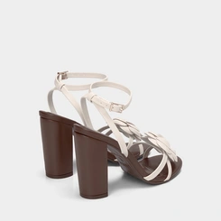 Sandália Salto Grosso Alto Gabriela Flor Off White & Marrom