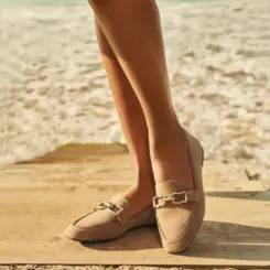 Mocassim Loafer Gabriela Camurça Detalhe Bridão Grafite
