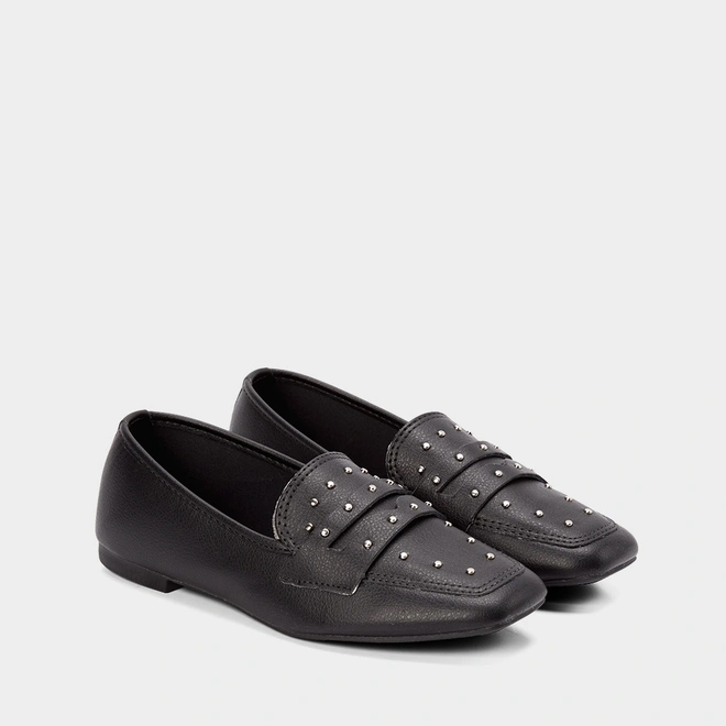 Mocassim Loafer Gabriela Detalhe Em Tachas Preto
