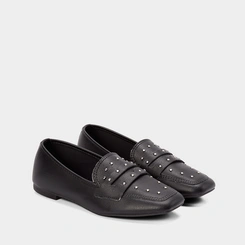 Mocassim Loafer Gabriela Detalhe Em Tachas Preto