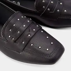 Mocassim Loafer Gabriela Detalhe Em Tachas Preto