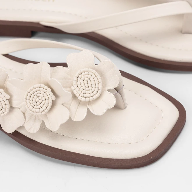 Rasteira Feminina Gabriela Detalhe 3 Flores Off-White