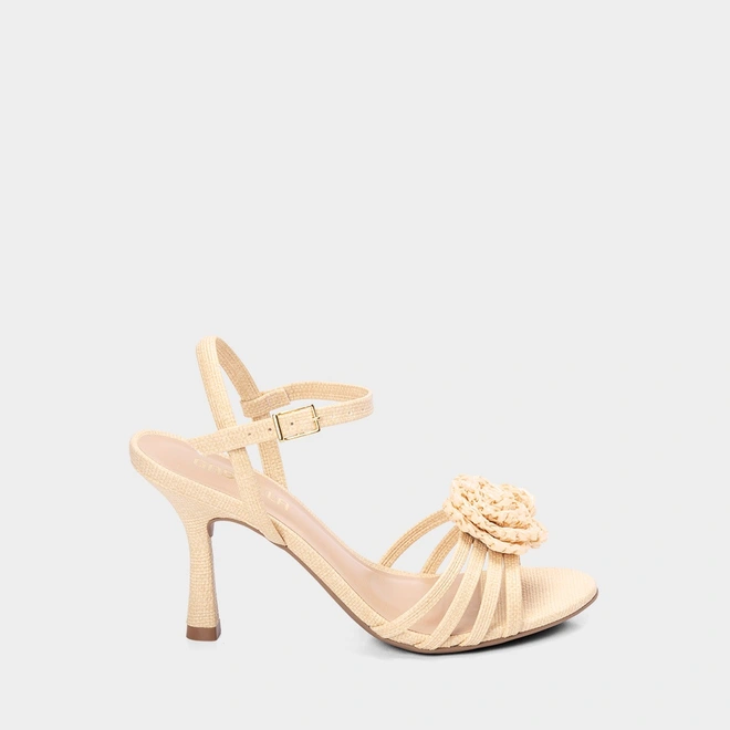 Sandália Salto Alto Fino Gabriela Flor Ráfia Bege