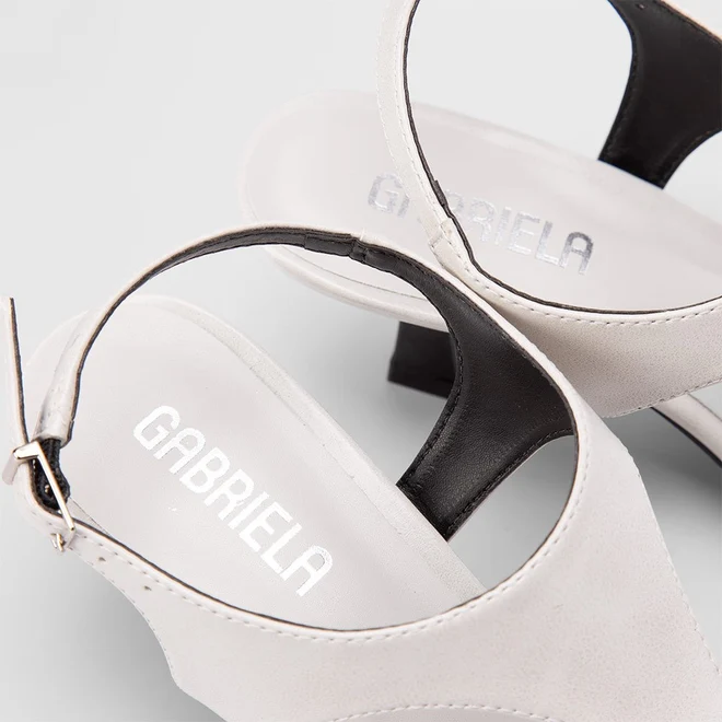 Sandália Gabriela Salto Flare Recortes Off White