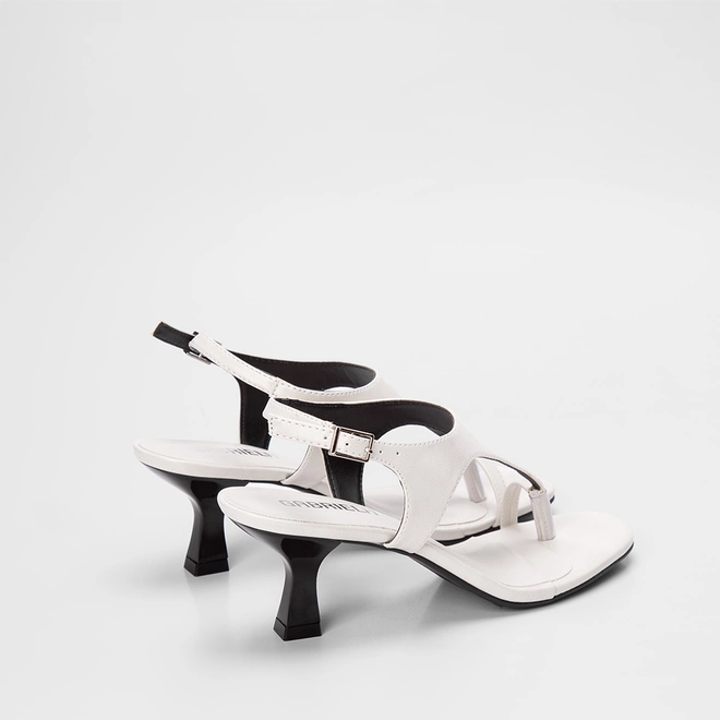 Sandália Gabriela Salto Flare Recortes Off White