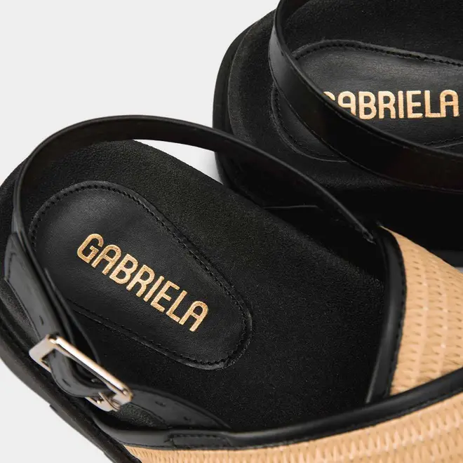 Sandália Flatform Média Gabriela Tiras Cruzadas Em Ráfia Preto