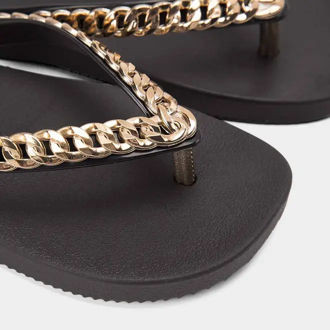 xox Chinelo Zaxy Hype Corrente Dourada Preto