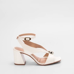 Sandália Salto Médio Geométrico Dakota Detalhe Metalizado Verniz Off White