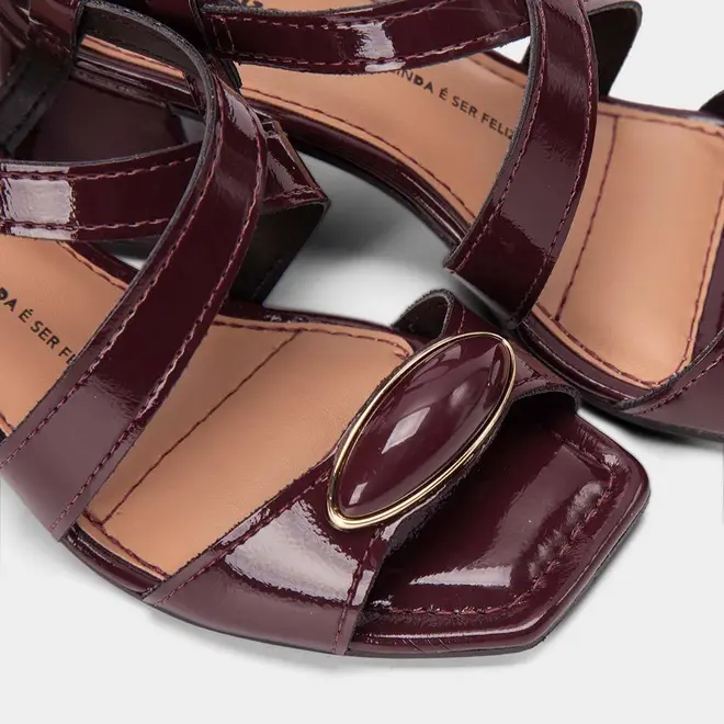 Sandália Feminina Dakota Tiras Cruzadas Detalhe Pedraria Vinho