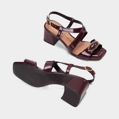 Sandália Feminina Dakota Tiras Cruzadas Detalhe Pedraria Vinho