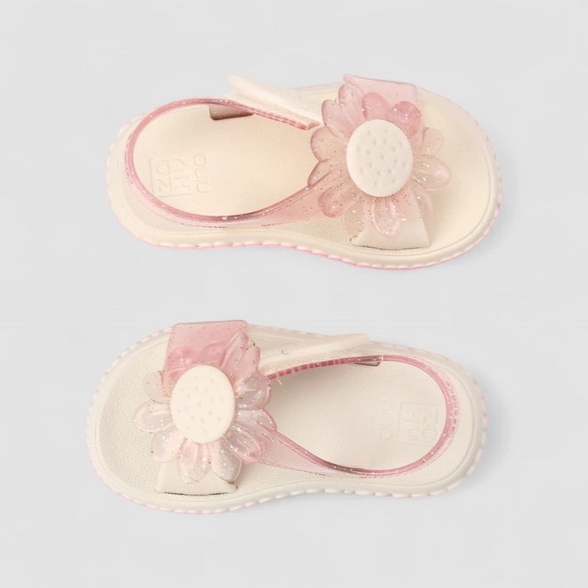 Sandália Infantil Zaxy Tira Contato Glitter Detalhe Flor & Corações Off White