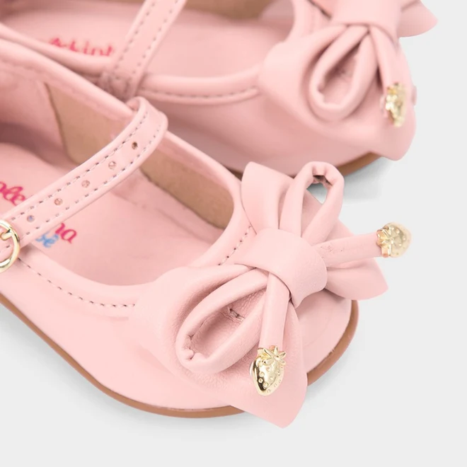 Sapatilha Bebê Molekinha Detalhe Laço Morango Verniz Rosa