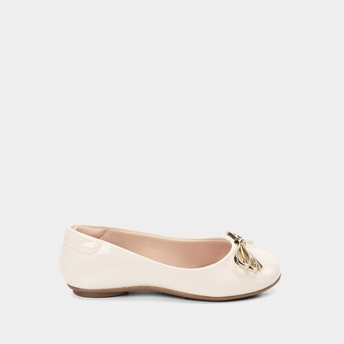 Sapatilha Molekinha Detalhe Laço Dourado Verniz Off White