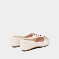 Sapatilha Molekinha Detalhe Laço Dourado Verniz Off White