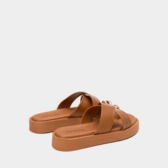 Tamanco Flatform Penélope Tiras Cruzadas Enfeite Bold Caramelo