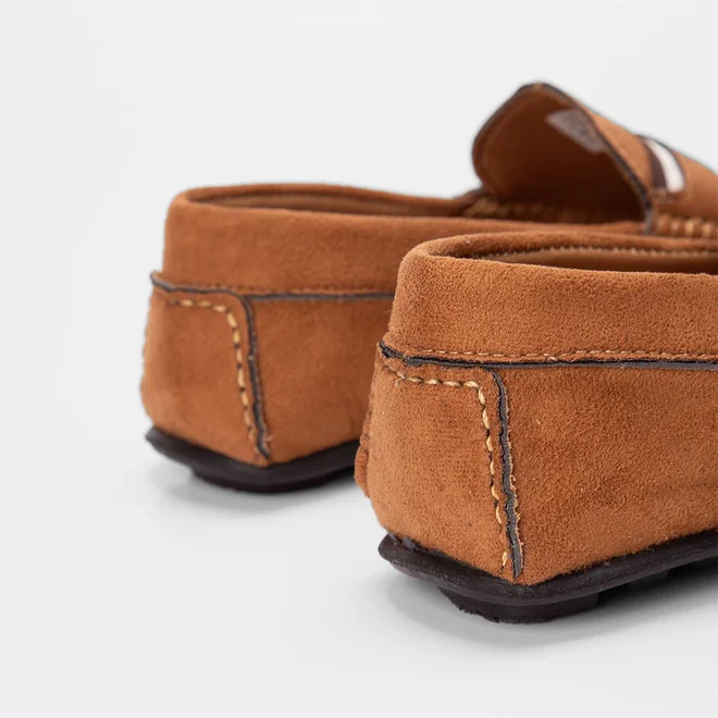 Mocassim Woche Recortes Camurça Caramelo