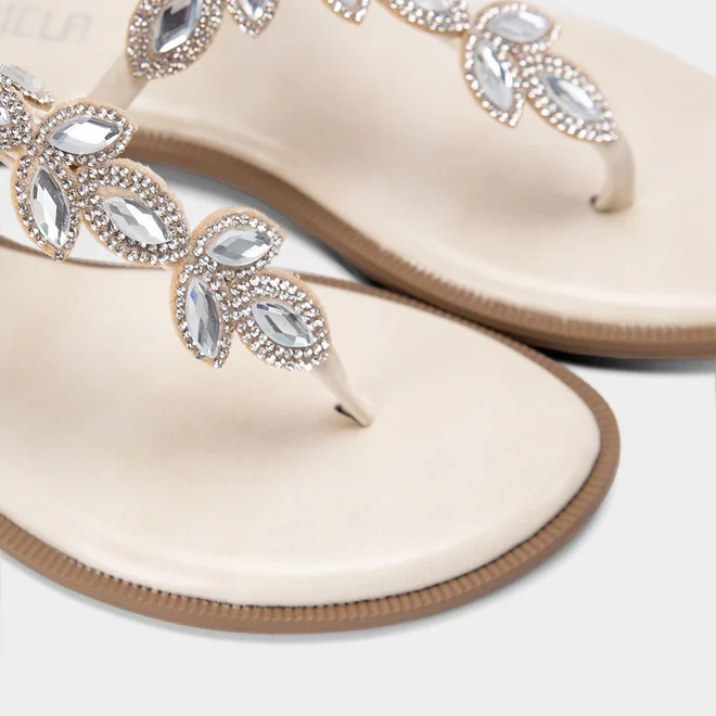 Sandália Rasteira Feminina Gabriela Detalhe Strass & Pedraria Off White