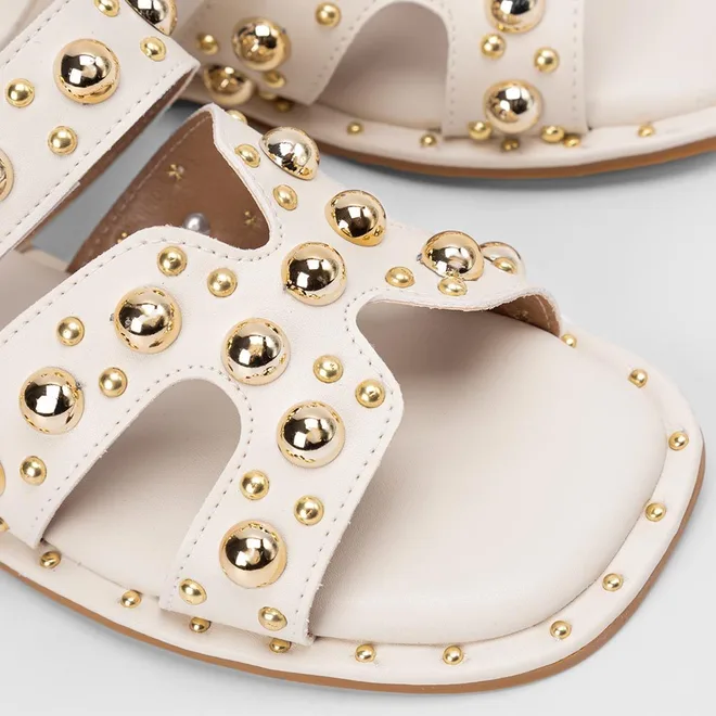 Rasteira Feminina Gabriela Detalhe Em Tachas Esferas Off-White